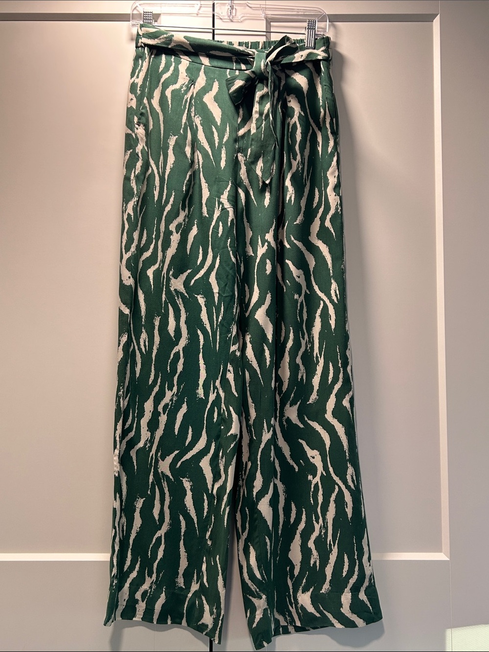 Jules & Leopold Green and Cream Abstract Print Wide-Leg Pants with Tie Waist